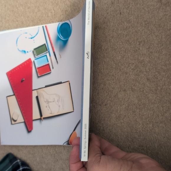 Le Monde D Hermes Magazine Number 86 Spring Summer 2025 - Picture 2 of 10